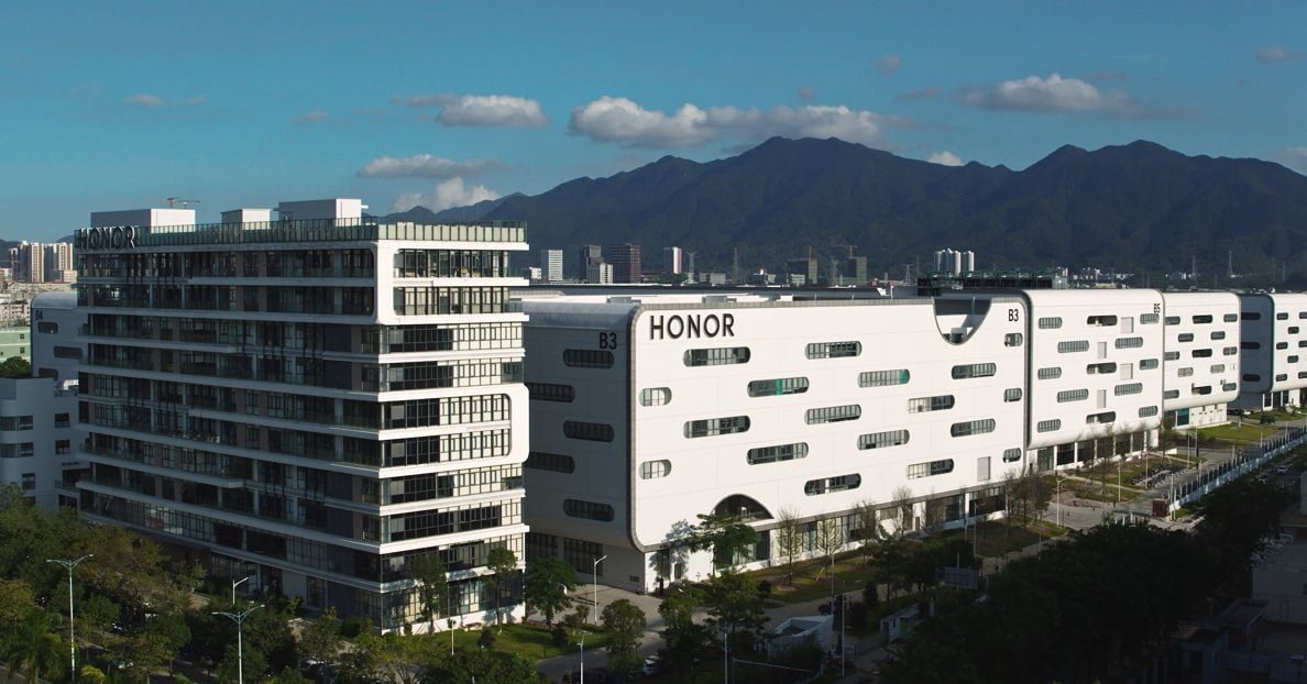 Honor opens its own automated manufacturing complex in China