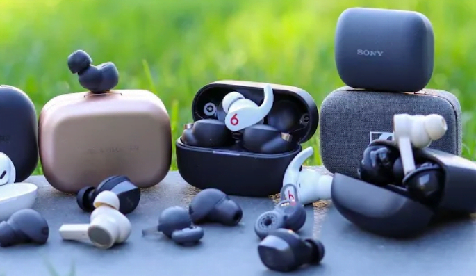 6 Best Wireless Earbuds For Android 2023