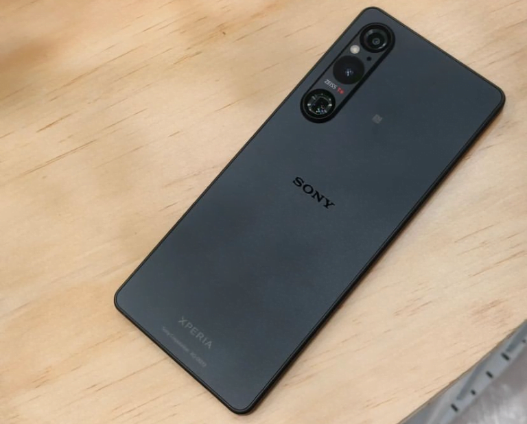 Sony Xperia 1 V gets Android 14 Upgrade with New Features tagging Along